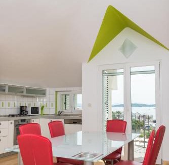 Tribunj Apartment | Villa Manda with sea view, 2 terraces & parking