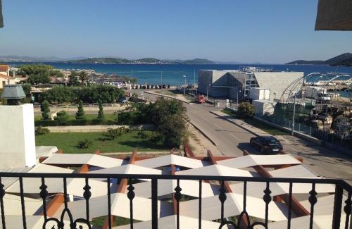 Tribunj Apartment | Villa Manda with sea view, 2 terraces & parking
