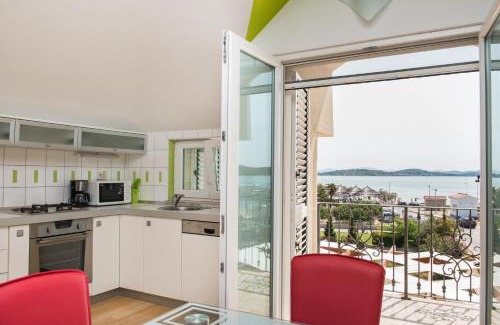 Tribunj Apartment | Villa Manda with sea view, 2 terraces & parking