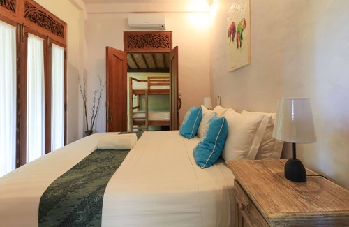 Mushroom Bay Hotel | Villa Mangga