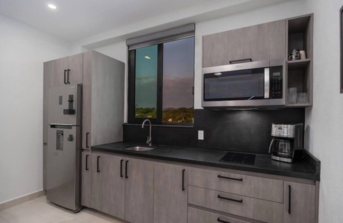 San Francisco Condo | Villa Mango 2 bed with jungle view