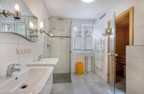Glowe House | Villa Mara
