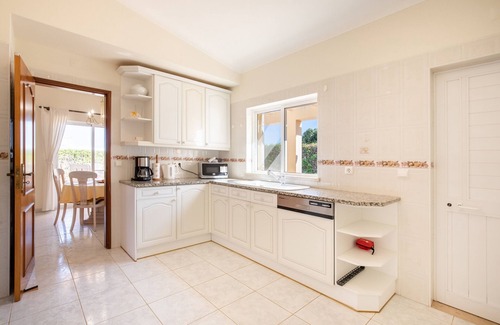 Alfarrobeira Ski Chalet | Villa Maren, quiet residential area, private pool