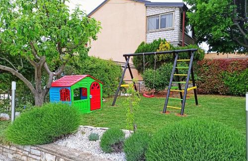 Kastelir Villa | Villa Margerita with private pool, yard and parking