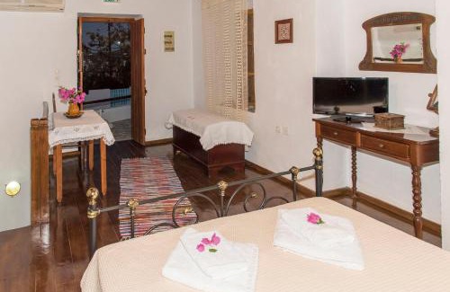 Adamas House | Villa Maria Traditional Home