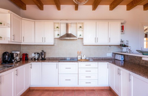 Manacor Villa | Villa 'Maria' with Mountain View, Wi-Fi and Air Conditioning