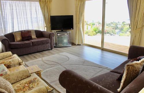 Encounter Bay House | "Villa Marie"- Pet-Friendly