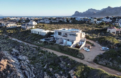 Pringle Bay House | Villa Marine Guest House
