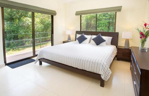 Canton Parrita House | Villa Mariposa - Peaceful and relaxing with ocean view & WiFi