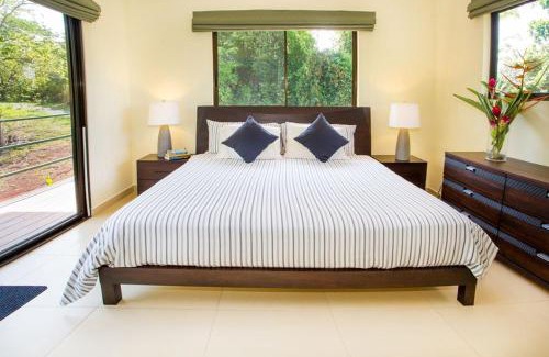Canton Parrita House | Villa Mariposa - Peaceful and relaxing with ocean view & WiFi