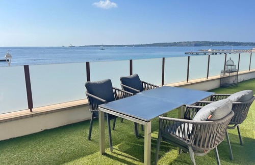 Pointe Croisette Villa | Villa Marsa les Pieds Dans L'eau, Pointe Croisette, Palm Beach