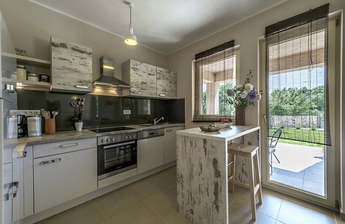 Brajkovici Villa | Villa Marten with Fenced Garden and Private Infinity Pool