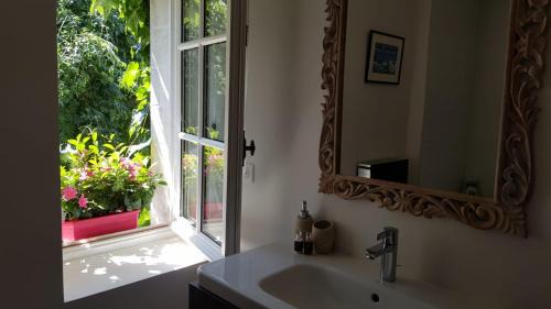 Amboise House | Villa Mary