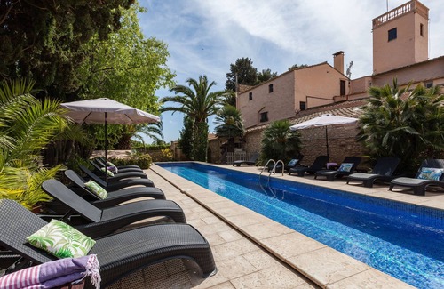 Vilanova I la Geltru Villa | Villa 'Masia Notari Casabona' with Private Pool, Wi-Fi and Air Conditioning