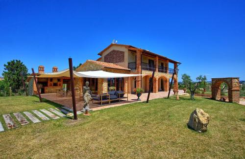 Peccioli Villa | Villa Massimiliano by PosarelliVillas