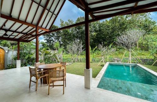 Kuta Villa | Villa MAWAR - Easy Getaway for 4 - Kuta Central