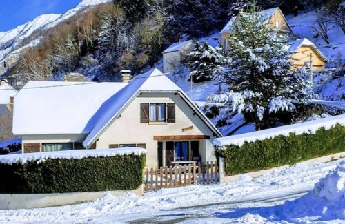 Cauterets House | Villa Mayoune Cauterets 10 Personnes ! Animaux de Compagnie Acceptés !