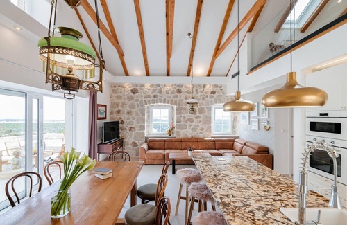 Popovici House | Villa Mediterranean Estate