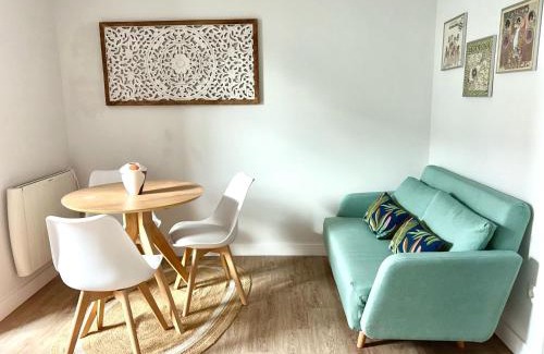 Parede Apartment | Villa Medusa Beach Studios