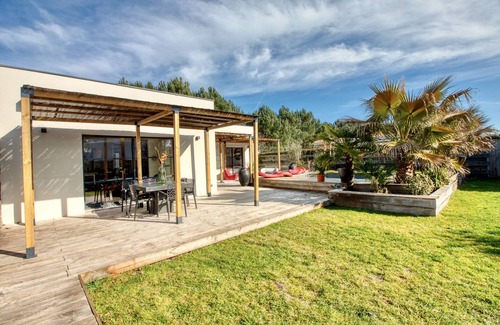 Le Porge Villa | Villa Meli with the ocean, Lacanau and the Bassin d'Arcachon just 10 minutes away