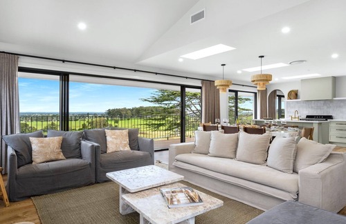 Meroo Meadow House | Villa Meroo Pay 2 stay 3 when booking a weekend May - September