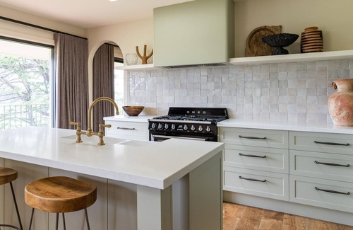 Meroo Meadow House | Villa Meroo Pay 2 stay 3 when booking a weekend May - September