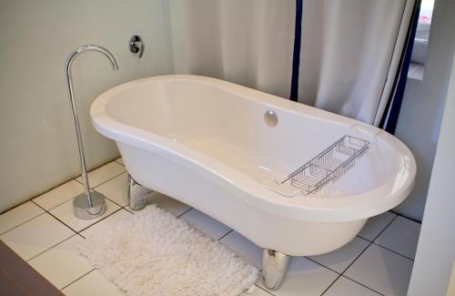 Kimberley House | Villa Mexicana Guesthouse