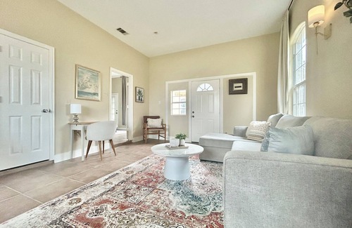 Dallas Villa | Villa Mia: Charming, Luxury Mini Villa Near Downtown, DFW, Cedar Ridge