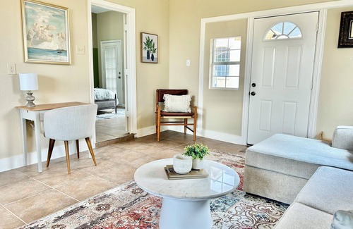 Dallas Villa | Villa Mia: Charming, Luxury Mini Villa Near Downtown, DFW, Cedar Ridge