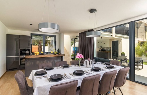 Medulin Villa | Villa Miaa newly built modern villa in Medulin for 9 people with heated swimming pool & jacuzzi