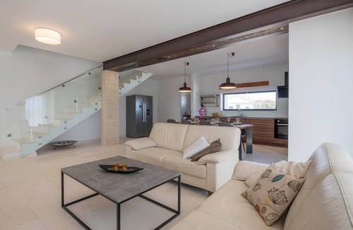 Marcana House | Villa Milla * with pool, 7km from the sea, barbecue, free Wi-Fi and MiniGolf