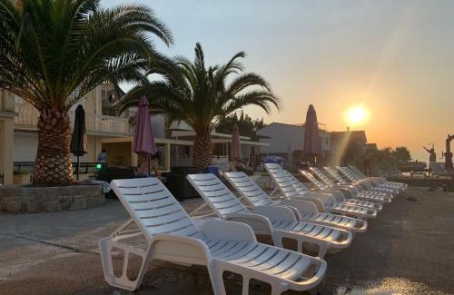 Tivat Apartment | Villa Milovic, 3 appartements les pieds dans l'eau!