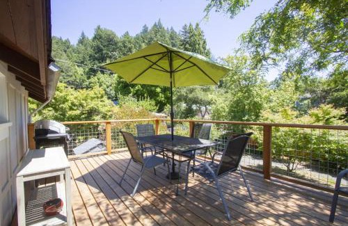 Guerneville House | Villa Mimosa Hot Tub Fire Table BBQ Walk to River Dog Friendly