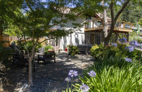 Guerneville House | Villa Mimosa Hot Tub Fire Table BBQ Walk to River Dog Friendly