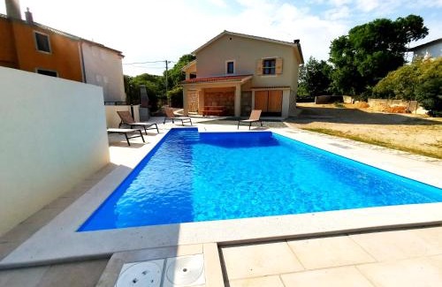 Garica House | Villa Mira Garica by El-Pi Tours