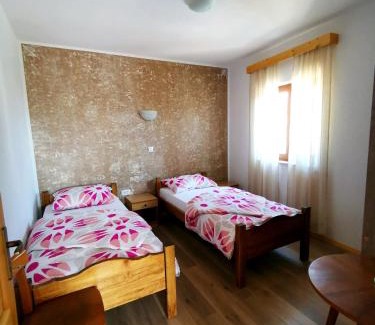 Garica House | Villa Mira Garica by El-Pi Tours