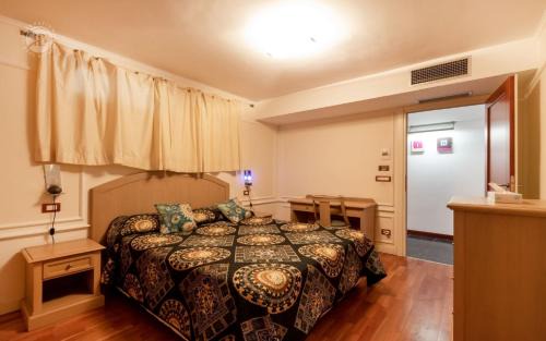 Ospedaletti Villa | Villa Miramare con Ampia Piscina Riscaldata e Vista Mare