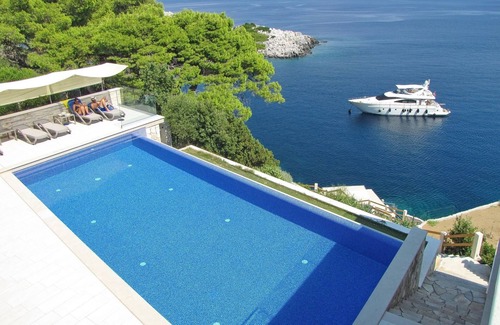 Kobas Apartment | Villa Mirosa-Quadruple Room with Terrace (1)