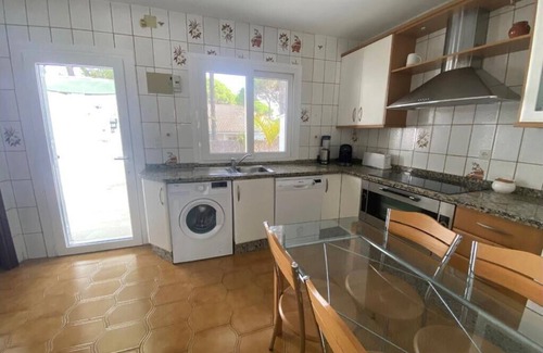 Cabo Roche Ski Chalet | Villa mit Privatem Pool in Roche, Conil de la Frontera, Spanien für 8 Personen