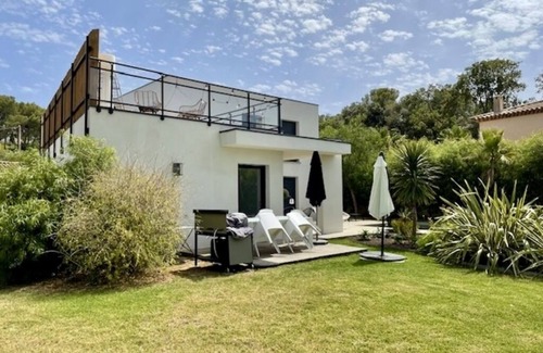Six-Fours-les-Plages Villa | Villa Moderne - 6P - heated pool from May to Sept - near the port of Le Brusc