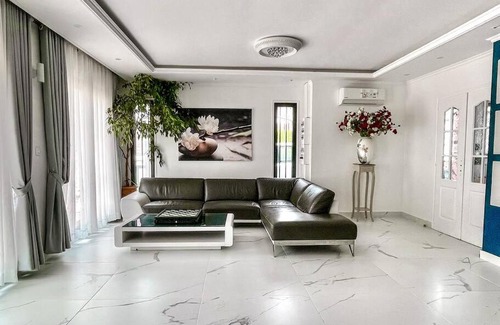 Villejuif House | Villa moderne avec salle des fêtes - Grand Paris