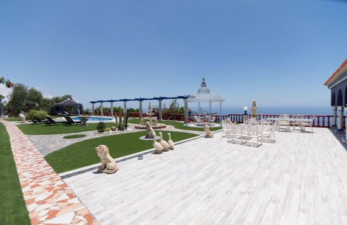 Armenime Villa | Villa Moleno. Attractive 2 Bedroom Villa. Large Communal Terrace. Sea Views.