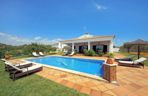 Patroves Villa | Villa Monte de Madrinha - Extremely Gorgeous Villa in a Mediterranean Garden