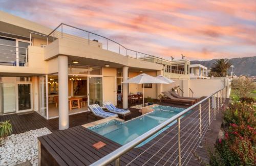 Gordons Bay Central Villa | "Villa Montemar' Luxury Villa for 6 on the Beach with Pool