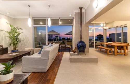 Gordons Bay Central Villa | "Villa Montemar' Luxury Villa for 6 on the Beach with Pool