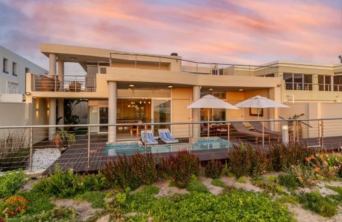 Gordons Bay Central Villa | "Villa Montemar' Luxury Villa for 6 on the Beach with Pool