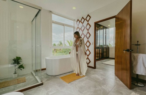 Othon P. Blanco House | Villa con Piscina y Jacuzzi Frente a la Playa