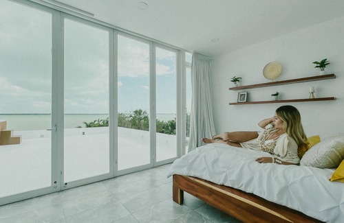 Othon P. Blanco House | Villa con Piscina y Jacuzzi Frente a la Playa