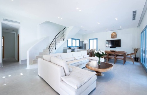 Kanalia Villa | Villa 'Myko By The Sea' with Sea View, Wi-Fi and Air Conditioning