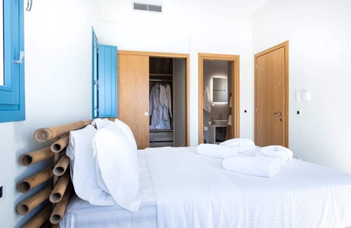 Kanalia Villa | Villa 'Myko By The Sea' with Sea View, Wi-Fi and Air Conditioning